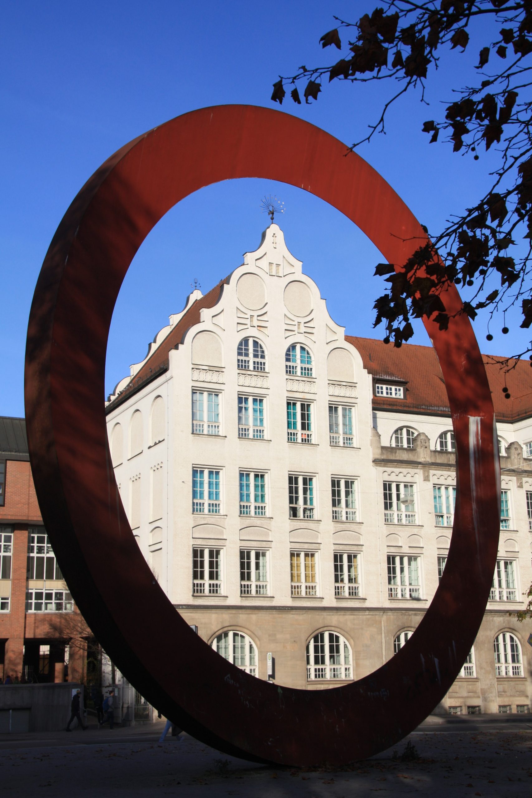 Luisengymnasium mit Staccoli-Ring